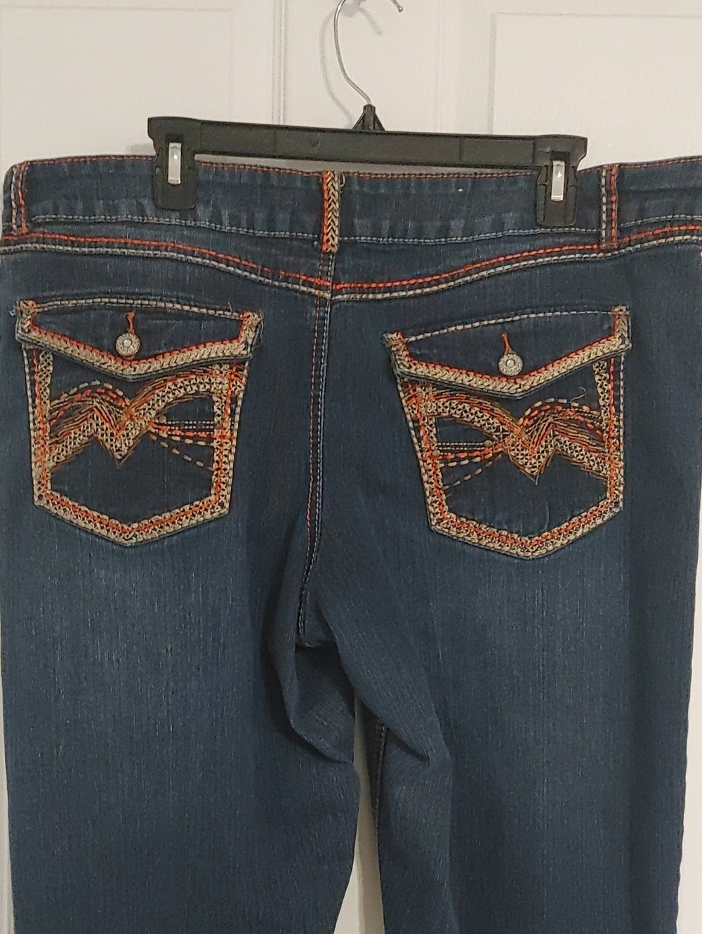 Dark Wash Jeans with Embroidered Pocket Trim Skinny Stretch Like New